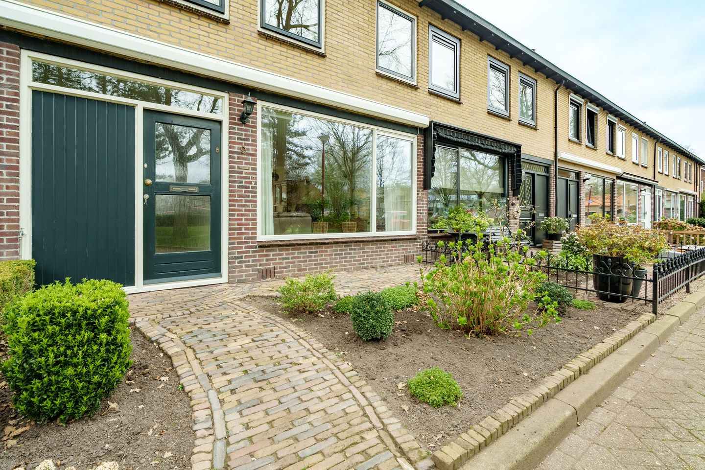 Photo 4 of Burg. de Geerplantsoen 9