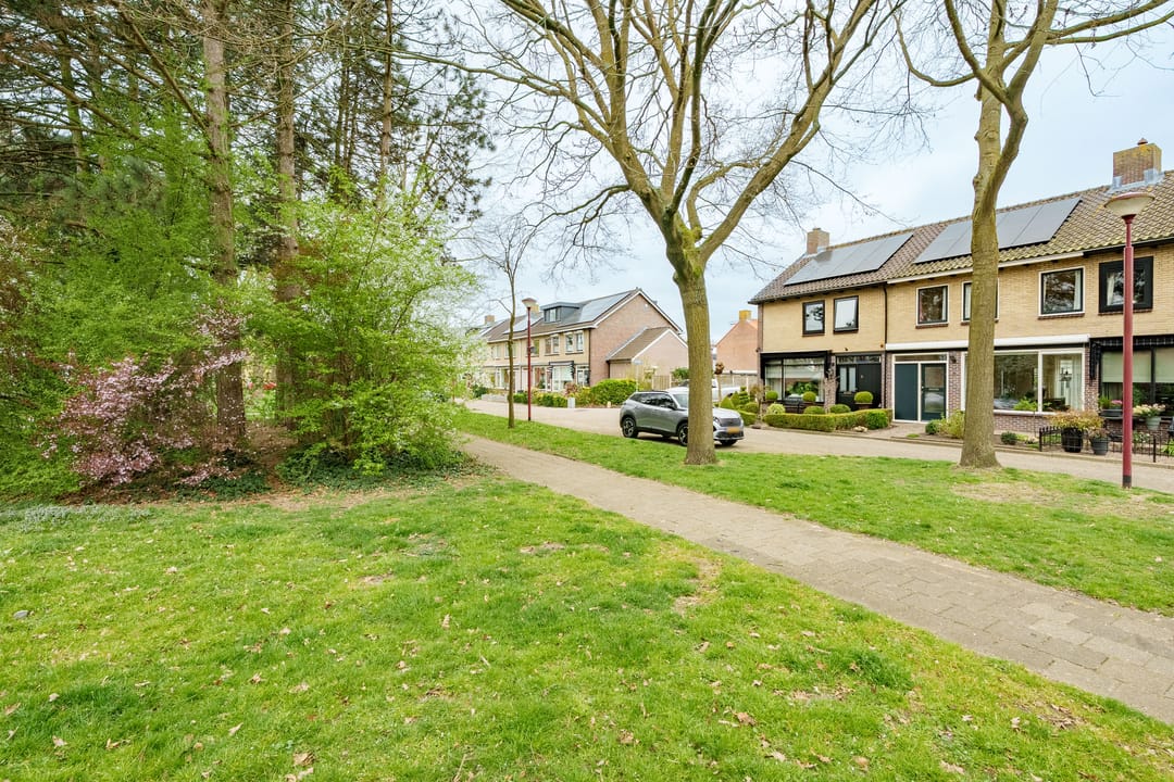 Photo 23 of Burg. de Geerplantsoen 9