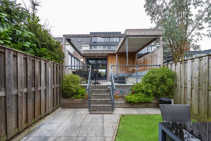 Photo 1 of J.D. van Leeuwenstraat 22