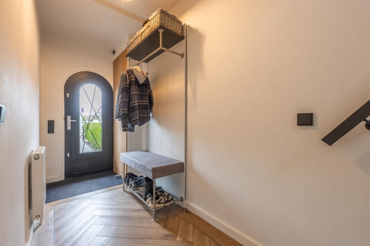 Photo 10 of J.D. van Leeuwenstraat 22