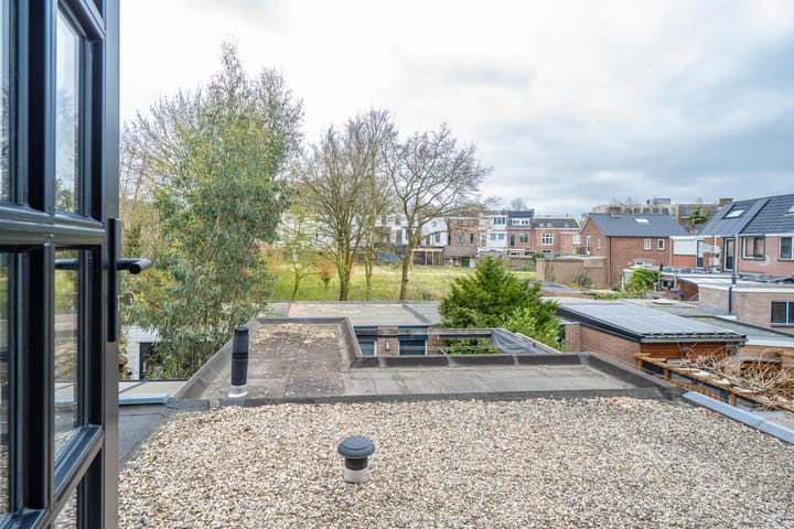 Photo 40 of J.D. van Leeuwenstraat 22