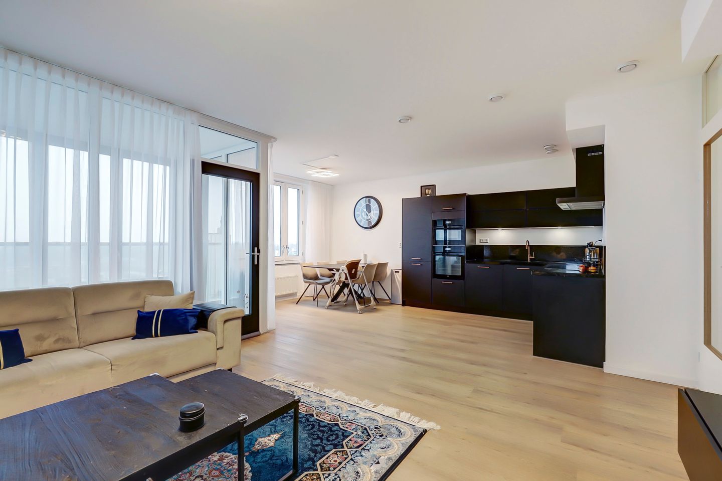 Foto 1 van Maarten Harpertsz. Trompweg 122