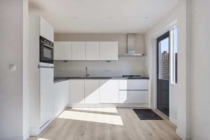 Photo 10 of Richard Holstraat 14