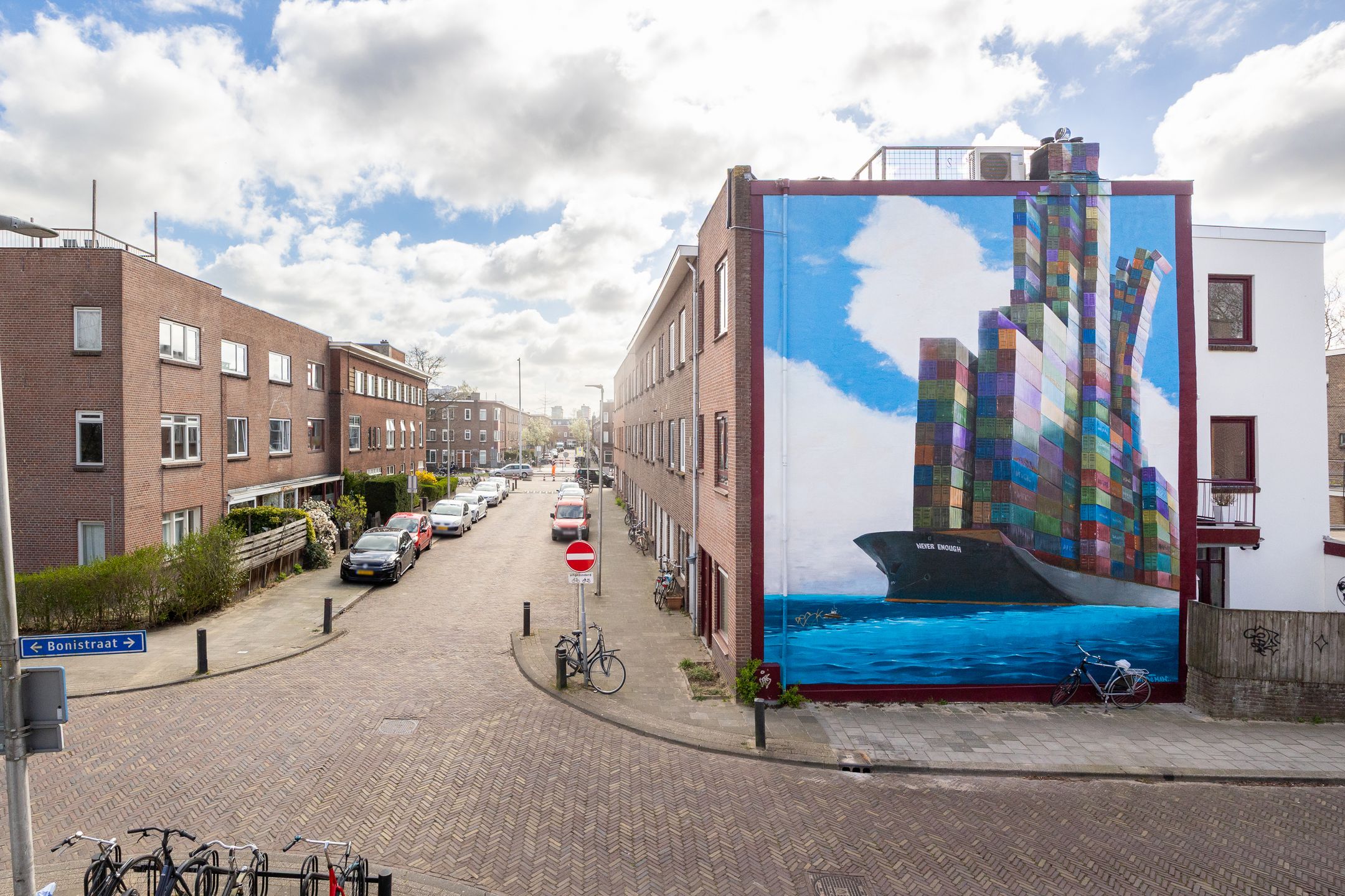 Photo 36 of Menadostraat 24