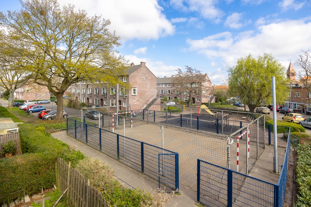 Photo 37 of Menadostraat 24