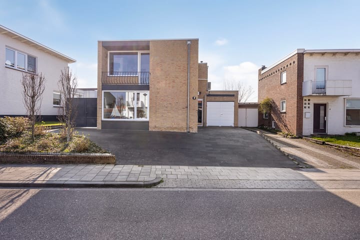 Foto 1 van van Eynattenstraat 7