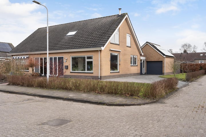 Bekijk foto van van Brederodestraat 50