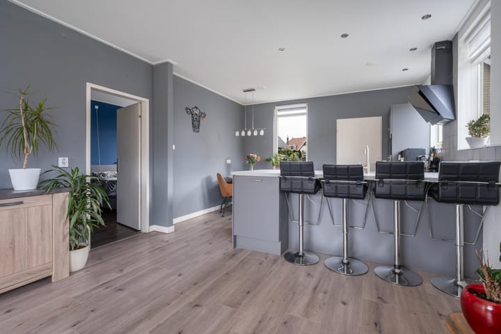 Foto 12 van van Brederodestraat 50