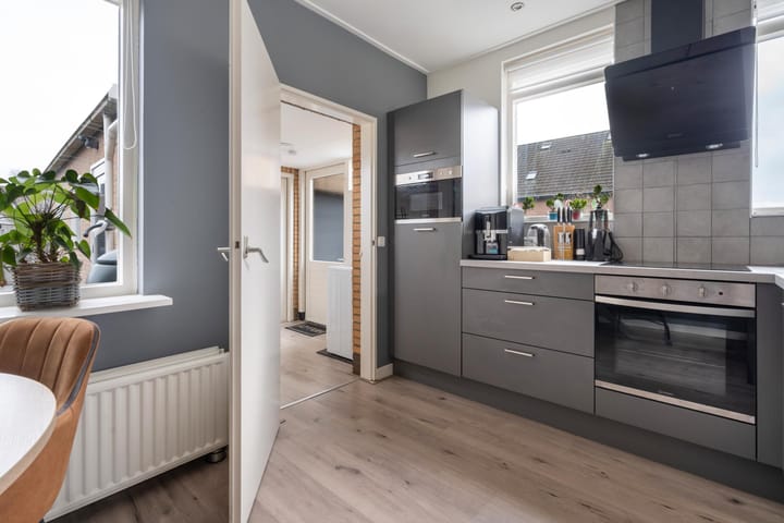 Foto 18 van van Brederodestraat 50