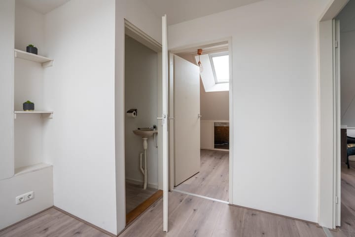 Foto 20 van van Brederodestraat 50