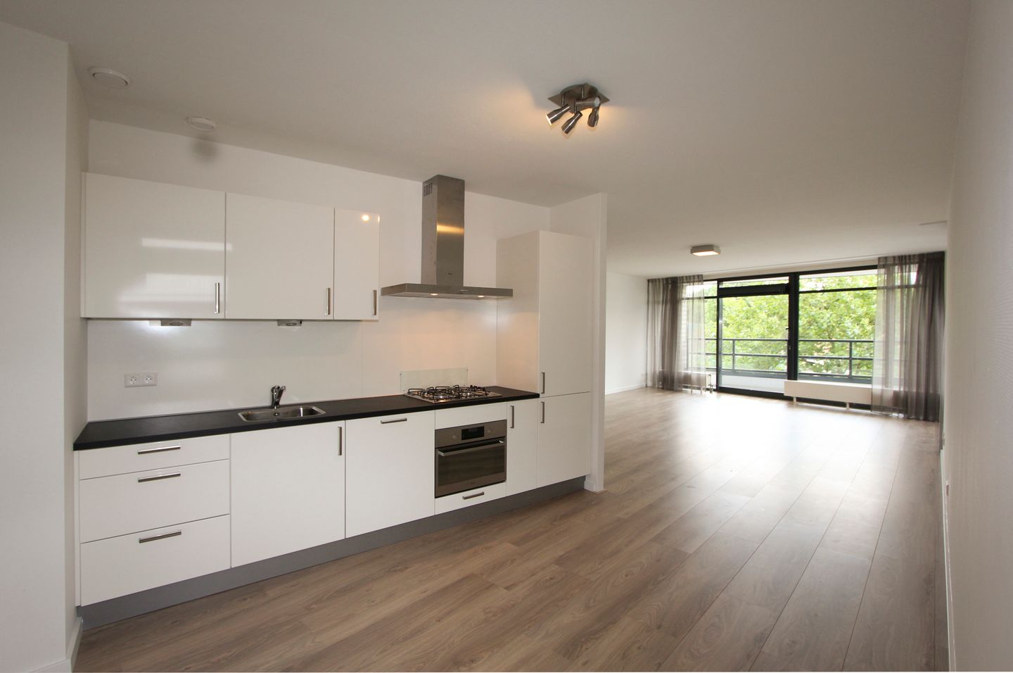 Photo 4 of Van Leijenberghlaan 260