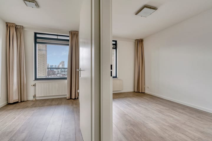 Photo 10 of Van Leijenberghlaan 304