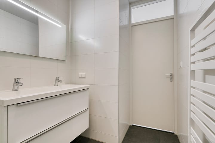 Photo 16 of Van Leijenberghlaan 304