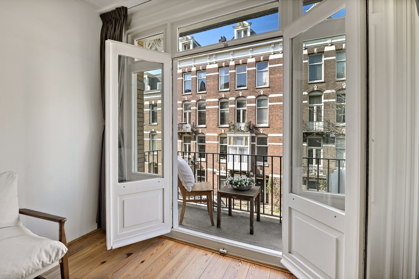 Photo 10 of Eerste Helmersstraat 69-1