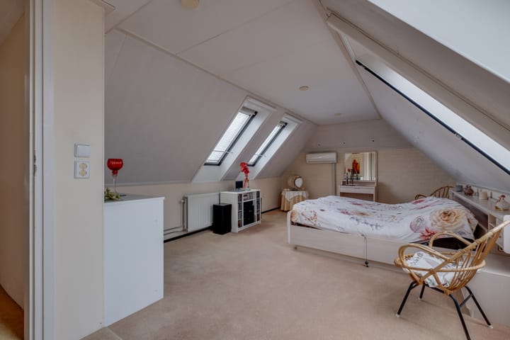 Photo 15 of Vogelwikke 19