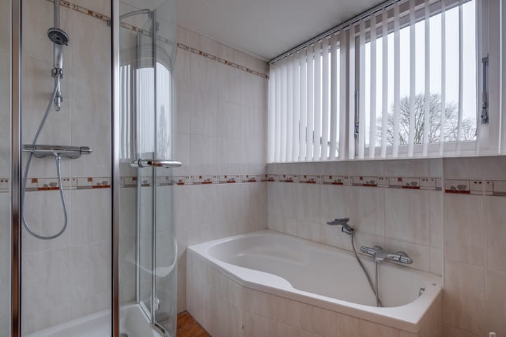 Photo 17 of Vogelwikke 19