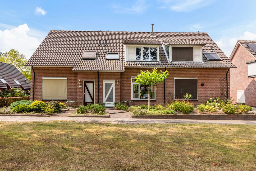 Photo 2 of Van Schaffelaarweg 34