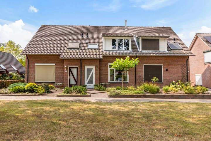 Photo 2 of Van Schaffelaarweg 34