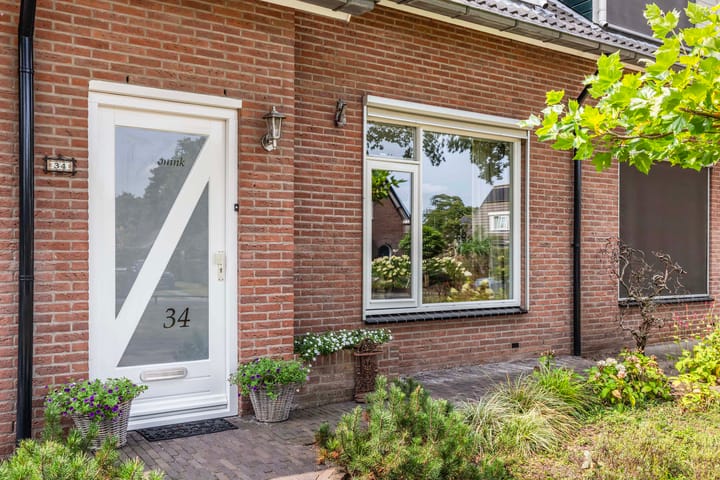 Photo 4 of Van Schaffelaarweg 34