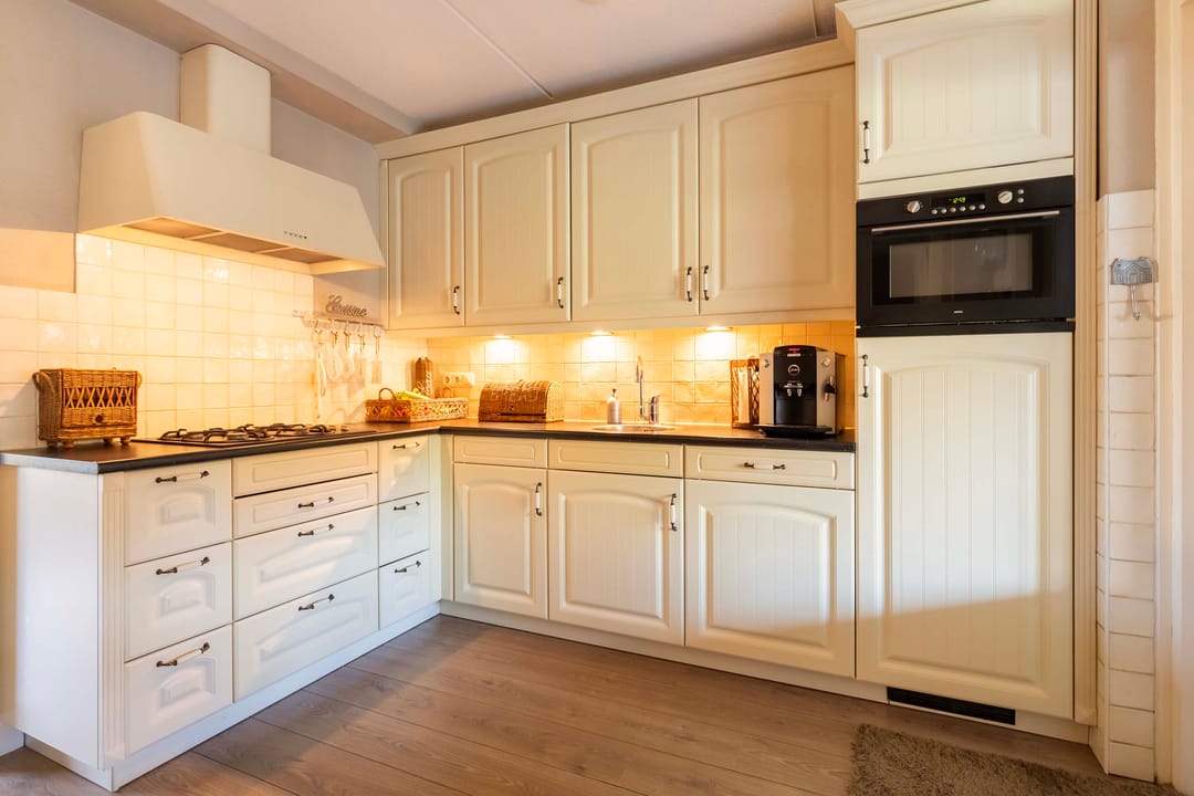 Photo 11 of Van Schaffelaarweg 34