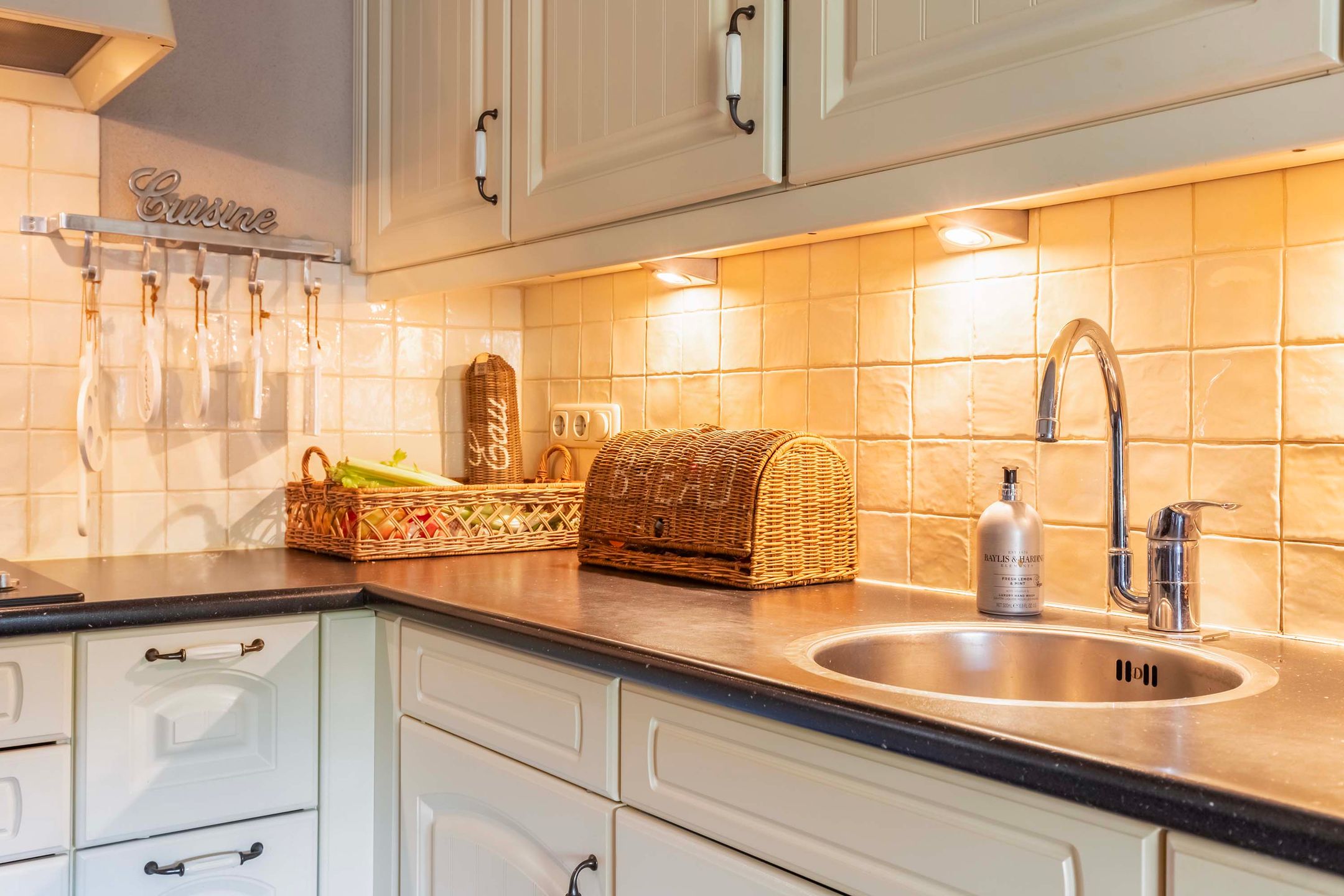 Photo 12 of Van Schaffelaarweg 34