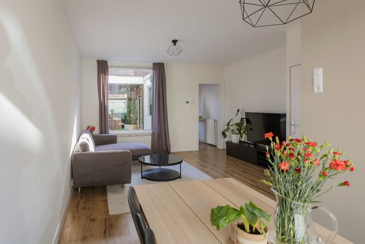 Foto 9 van Van Wassenaerstraat 52