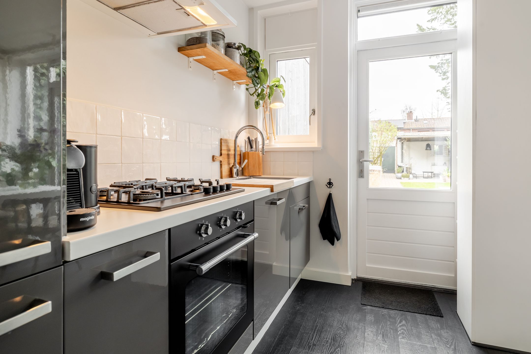 Foto 12 van van Limburg Stirumstraat 7