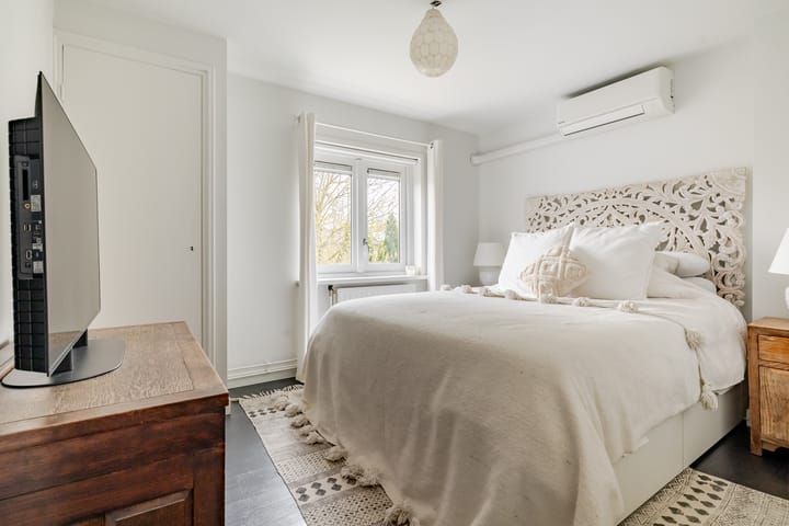 Foto 18 van van Limburg Stirumstraat 7