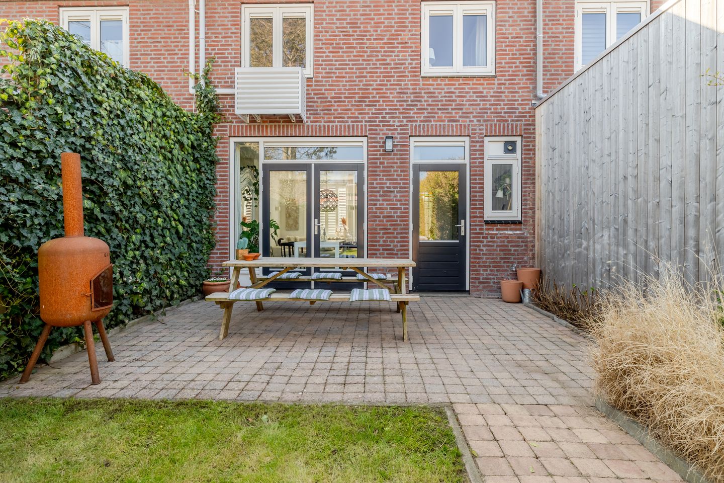 Foto 35 van van Limburg Stirumstraat 7