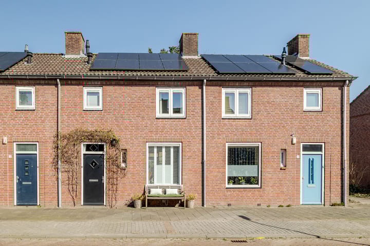 Foto 38 van van Limburg Stirumstraat 7