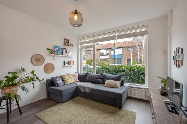 Photo 9 of Prof. Oudemansstraat 36