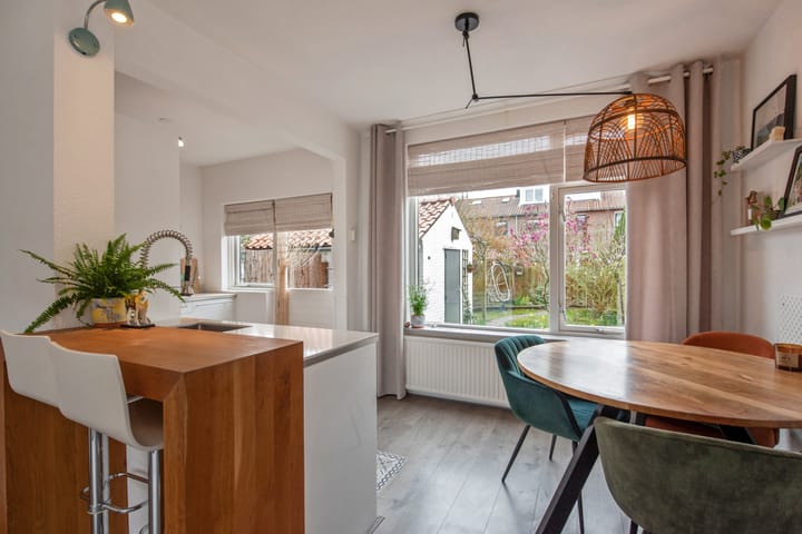 Photo 12 of Prof. Oudemansstraat 36