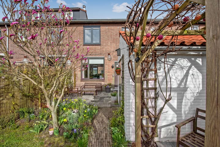 Photo 19 of Prof. Oudemansstraat 36