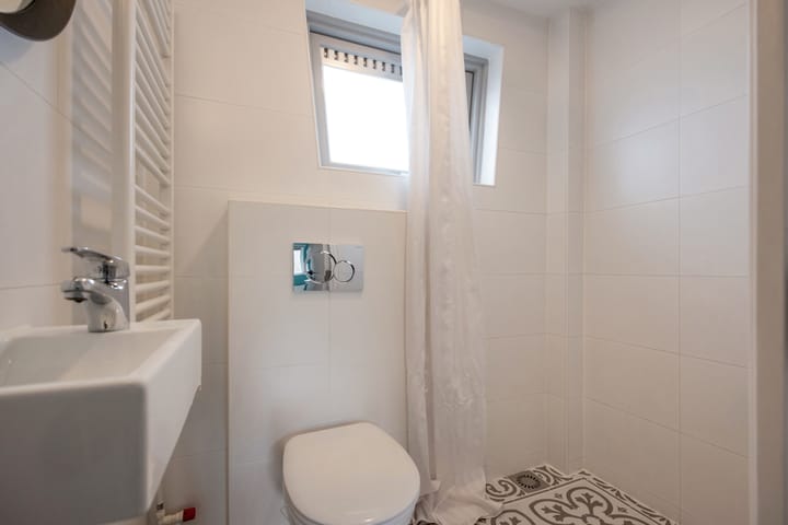 Photo 30 of Prof. Oudemansstraat 36