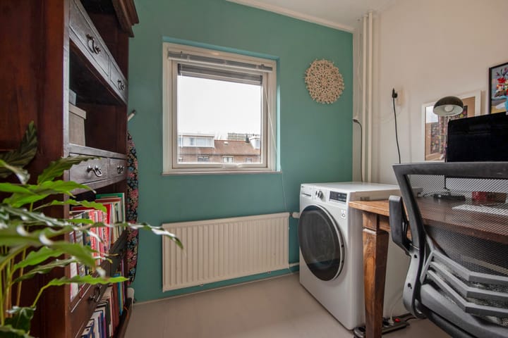 Photo 32 of Prof. Oudemansstraat 36