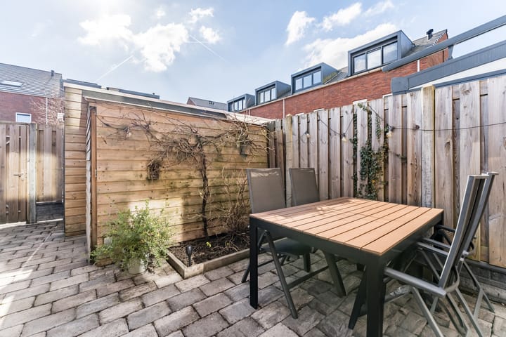 Photo 12 of Van den Broekstraat 55