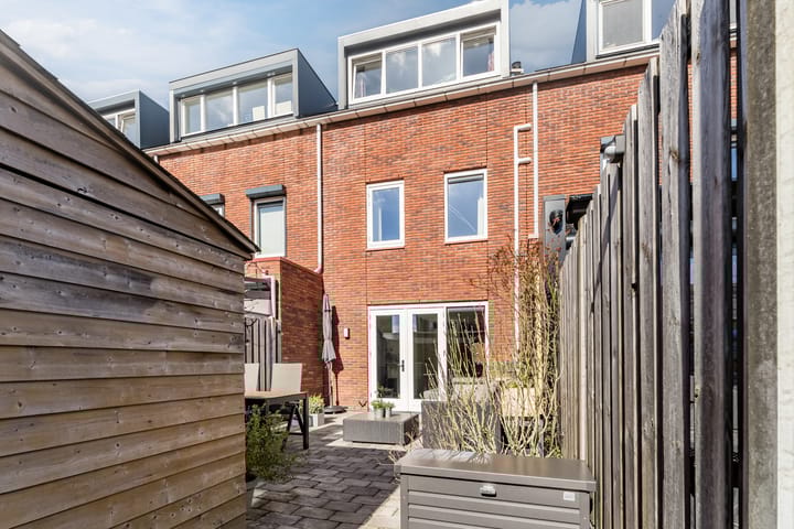 Photo 14 of Van den Broekstraat 55