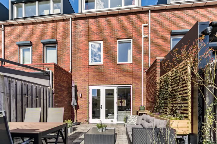 Photo 15 of Van den Broekstraat 55