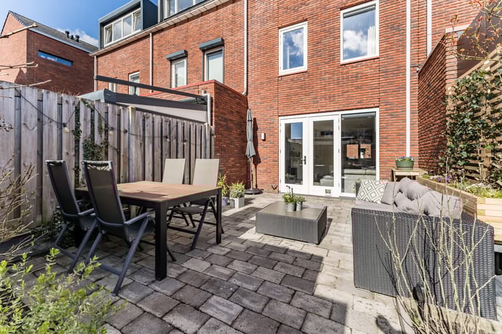 Foto 16 van Van den Broekstraat 55