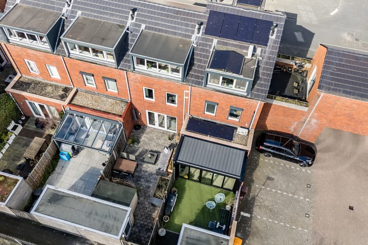Photo 17 of Van den Broekstraat 55