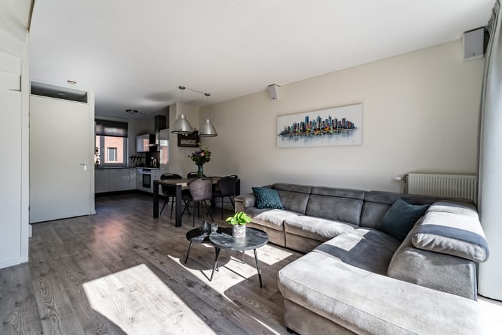 Foto 22 van Van den Broekstraat 55