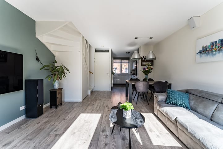 Foto 23 van Van den Broekstraat 55