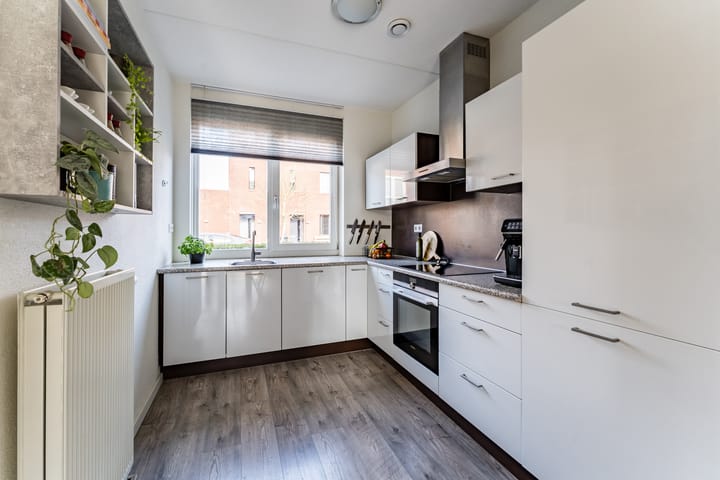 Foto 25 van Van den Broekstraat 55