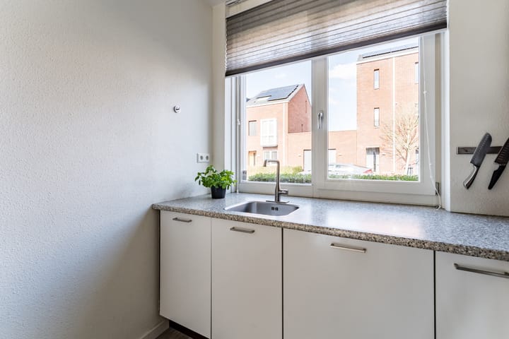 Photo 26 of Van den Broekstraat 55