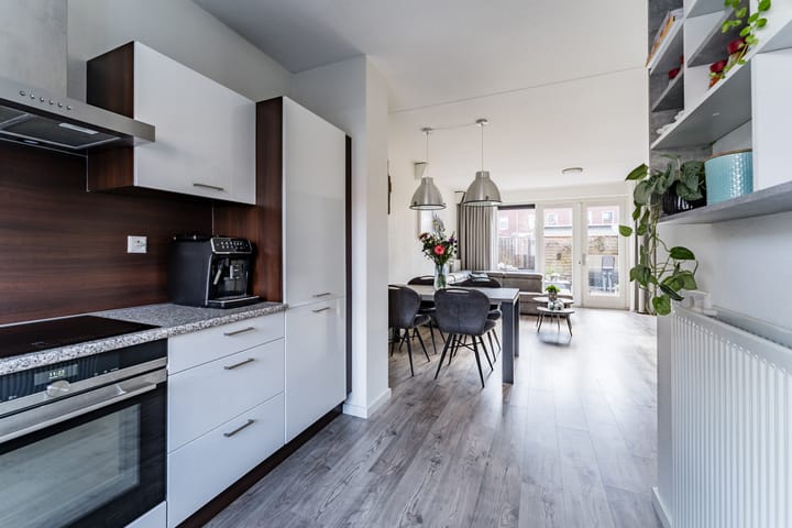 Foto 29 van Van den Broekstraat 55