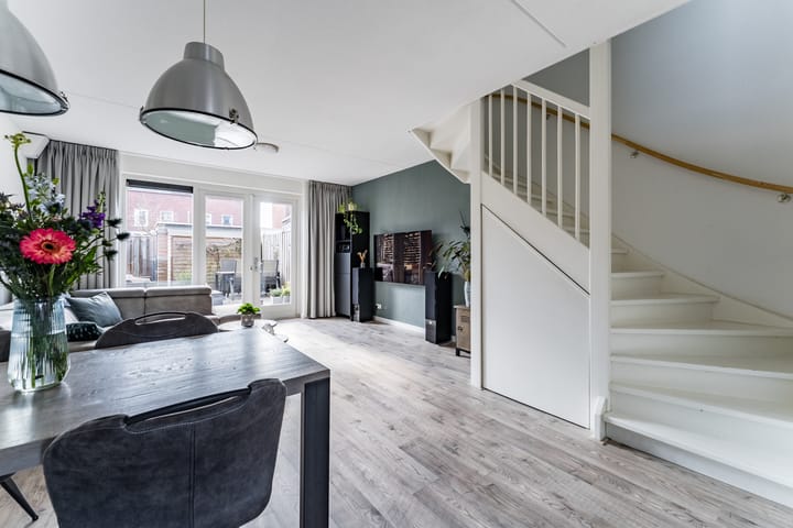 Foto 30 van Van den Broekstraat 55