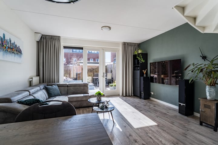 Foto 31 van Van den Broekstraat 55