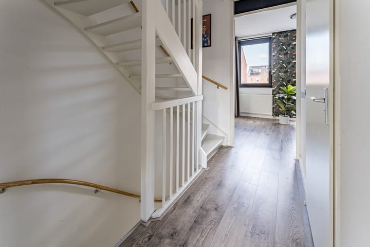 Foto 32 van Van den Broekstraat 55