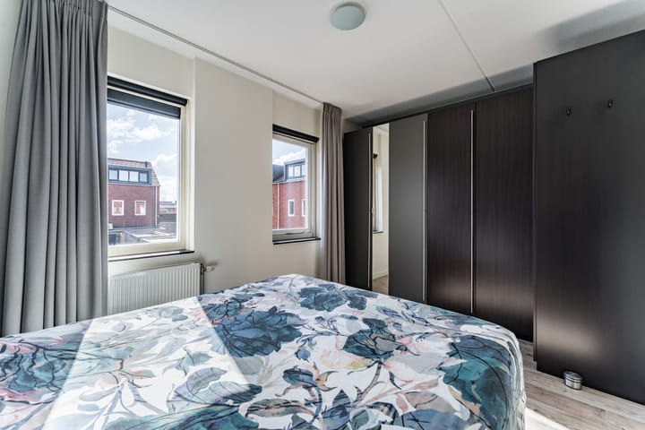 Foto 43 van Van den Broekstraat 55