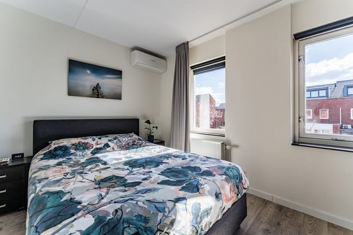Photo 44 of Van den Broekstraat 55